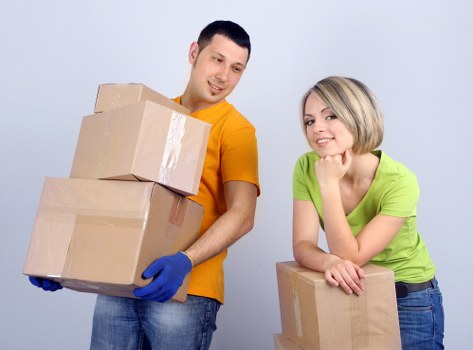 Careful wrapping and labelling of fragile belongings for a Dartford move
